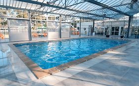Chez Ced et Laeti, Appartement privé avec jardin et terrasse dans résidence l'estuaire muni d'une piscine couverte et aire de jeu, Linge de lit et de salle d'eau ainsi que télé, compris dans le tarif Profitez à fond de notre belle région